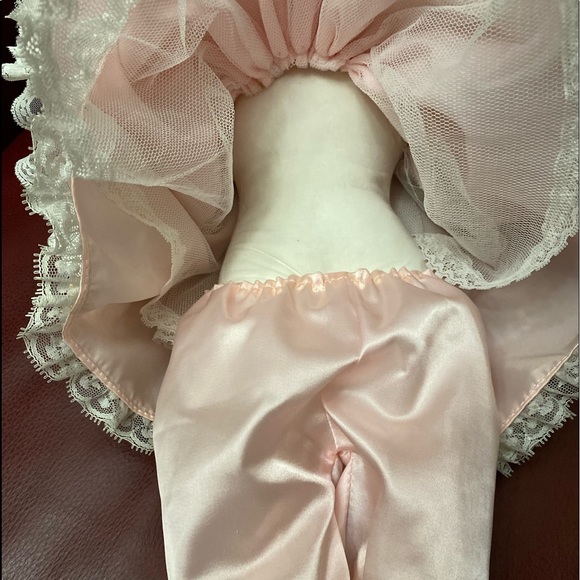 DOLL MOMENTS TREASURED Porcelain Doll #11/2000 Handcrafted "LUCY" 1901 /2000 - Picture 7 of 15